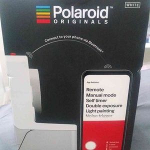 Polaroid i-type camera